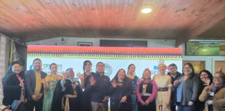 Tejedoras mapuche llenan de identidad y fuerza ancestral el Encuentro Raíz Textil en Tirúa